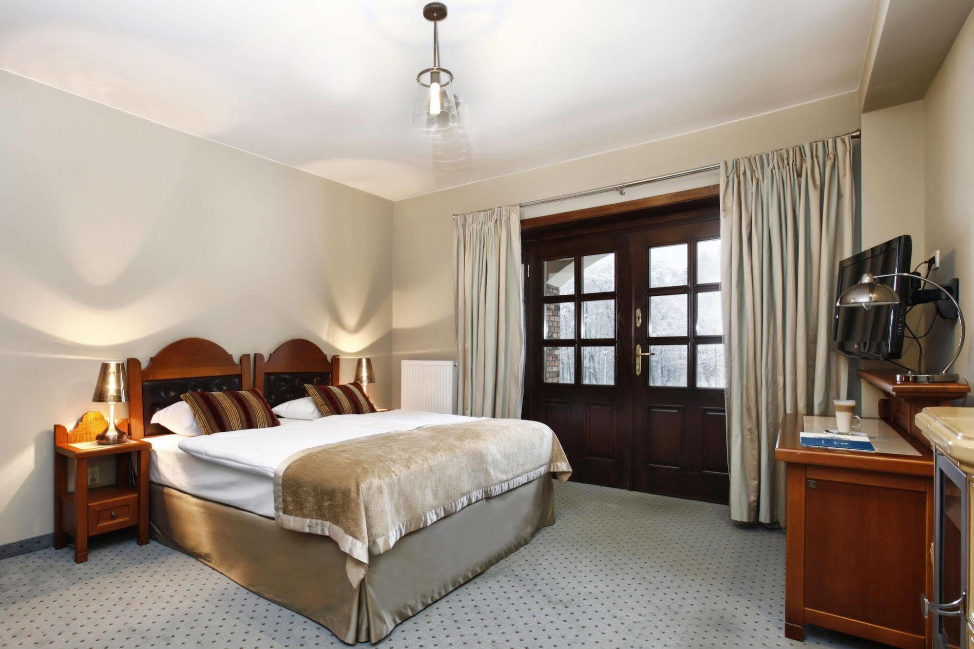 Hotel Aubrecht Country Spa Resort Przechlewo Exterior foto
